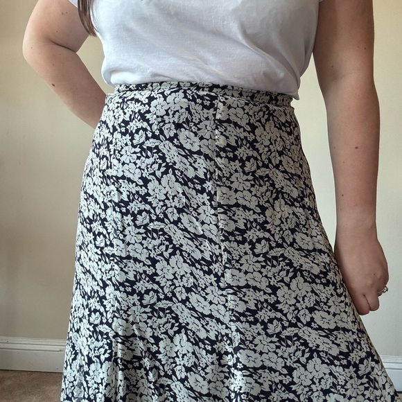 Ralph Lauren Floral Silky Skirt - Picture 2 of 9